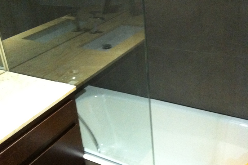 Mampara fija de baño