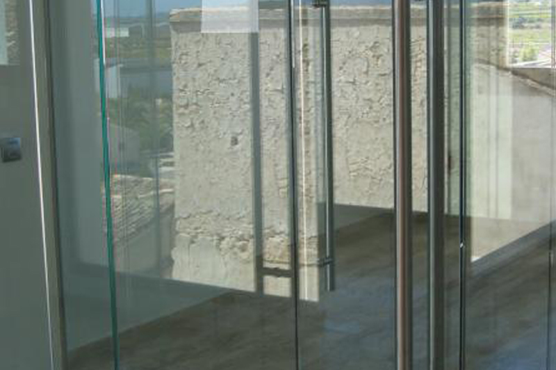 puertas abatibles cristal